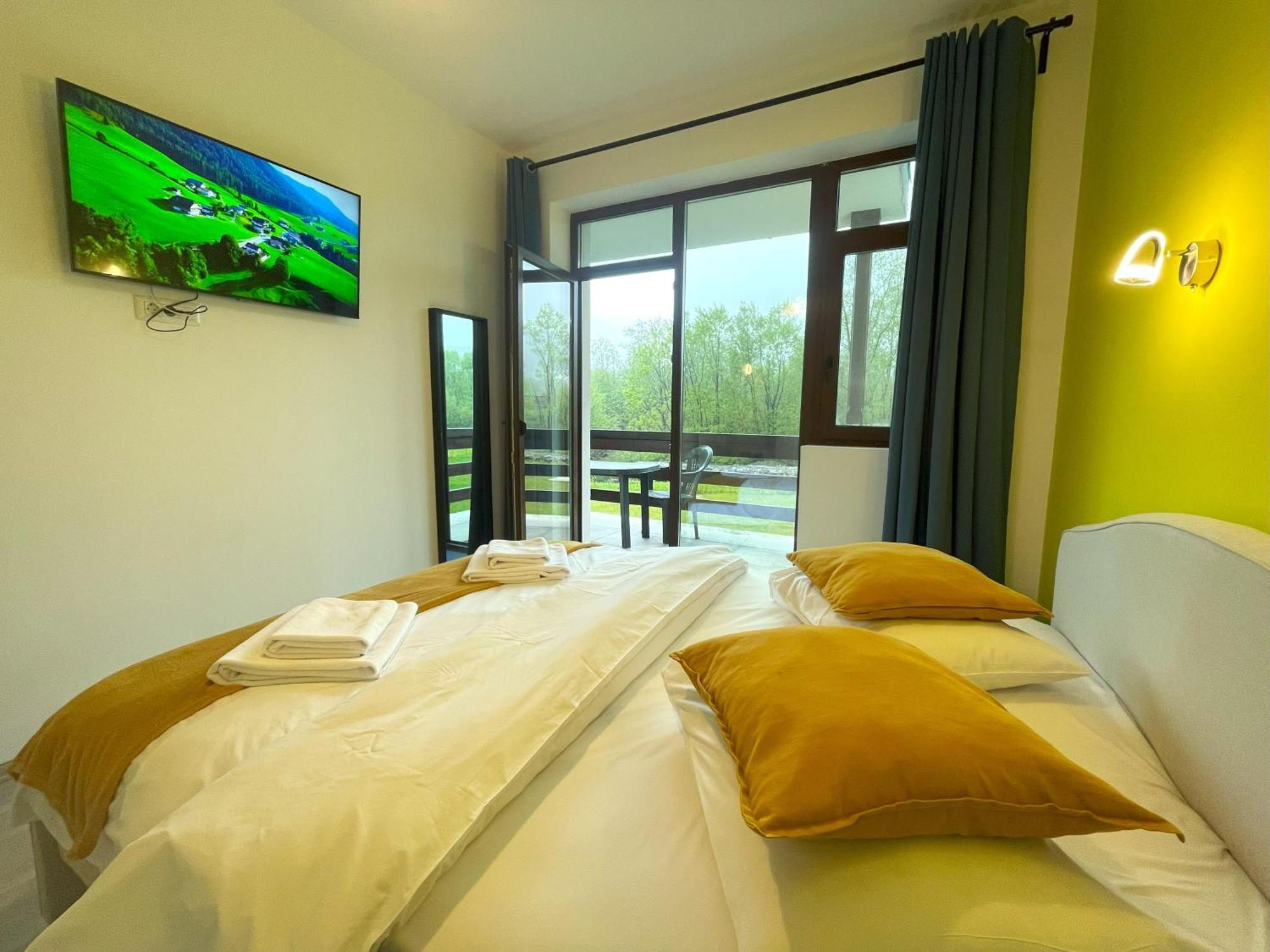 Cozy Riverfront Apartments With Garden And Mountain View Buşteni Exteriér fotografie
