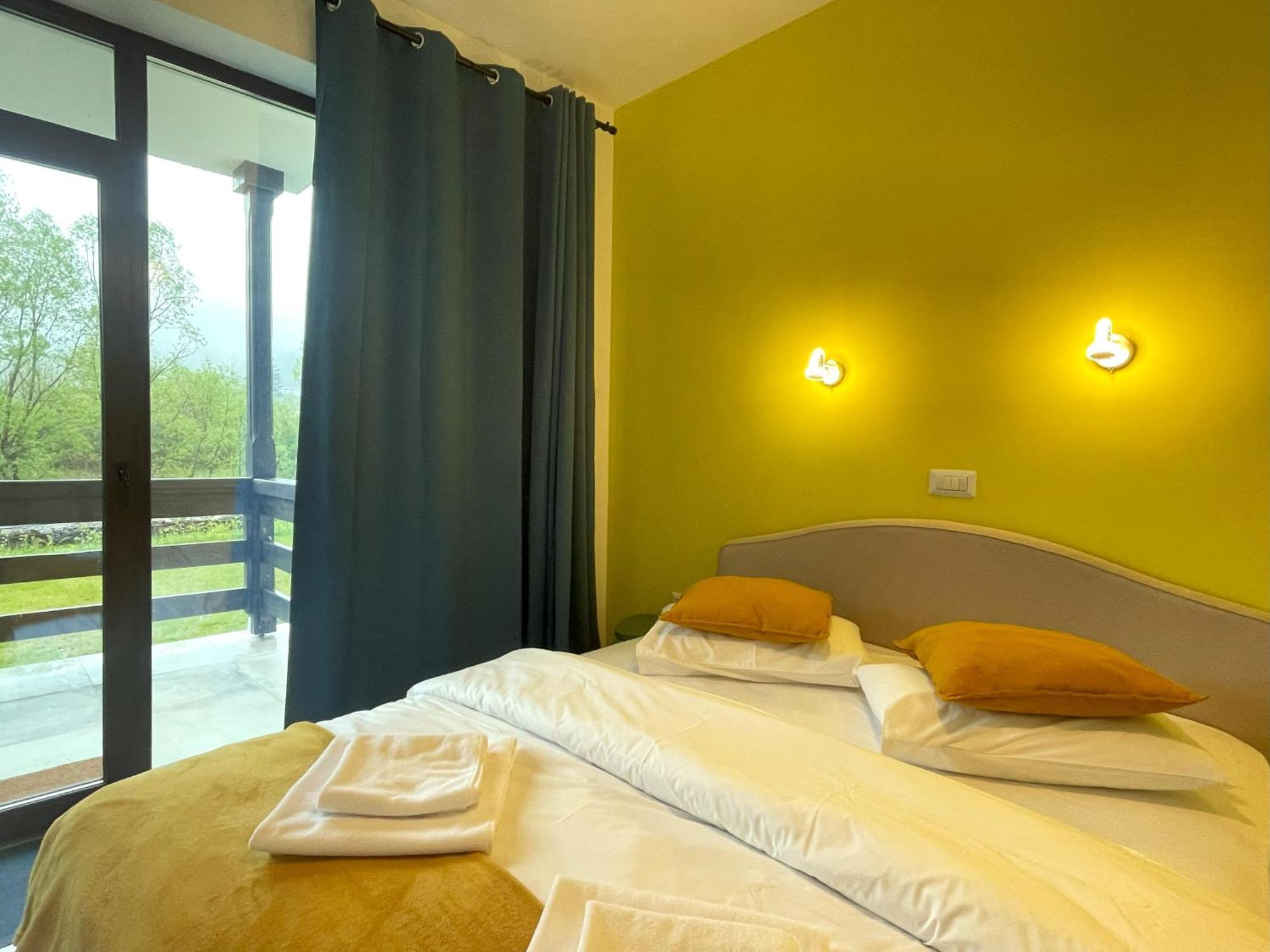 Cozy Riverfront Apartments With Garden And Mountain View Buşteni Exteriér fotografie